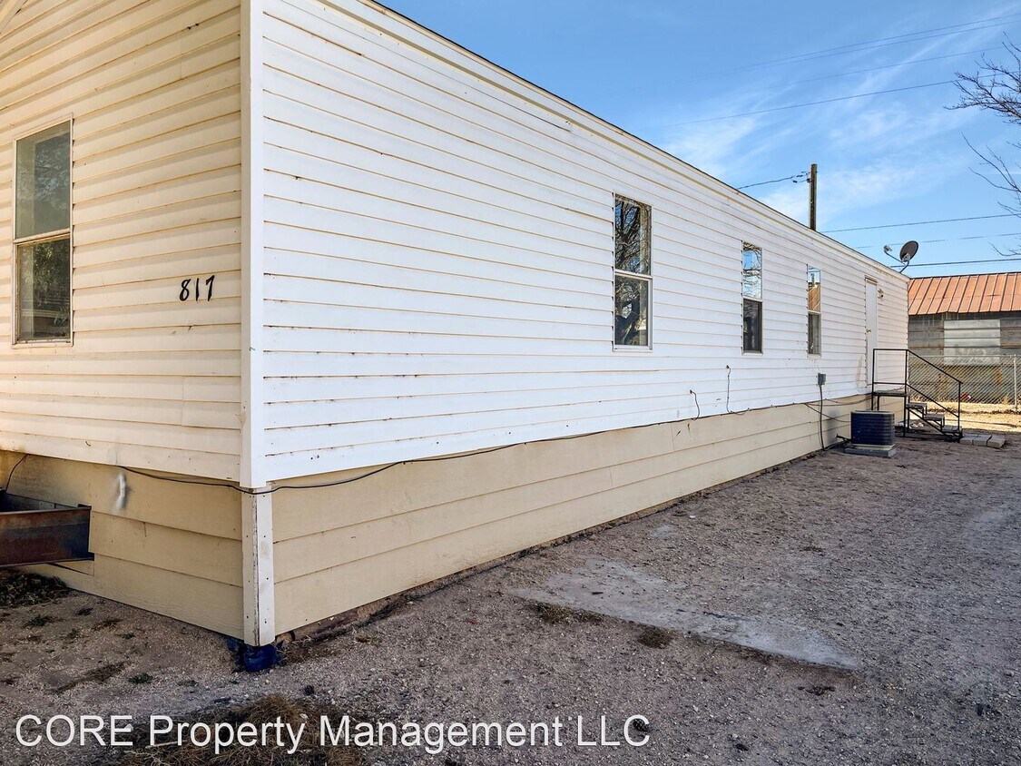 Primary Photo - 3 br, 1 bath House - 817 North Love Street