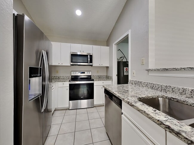 Building Photo - 921 Sugarberry