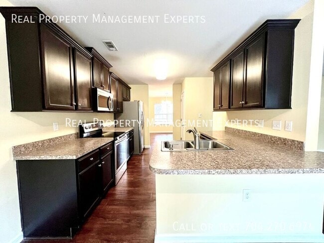 Building Photo - 1243 Farm Branch Dr SW