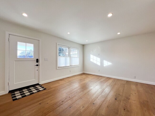 Foto del edificio - Remodeled Three-Bedroom Home in Desirable Alta Heights Neighborhood