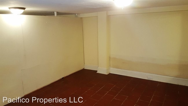 Building Photo - 2727 Riverside Ave
