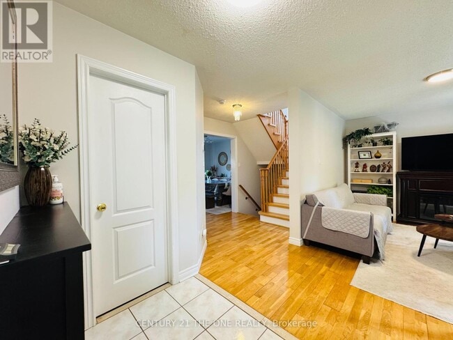 Building Photo - 60 Reddenhurst Crescent