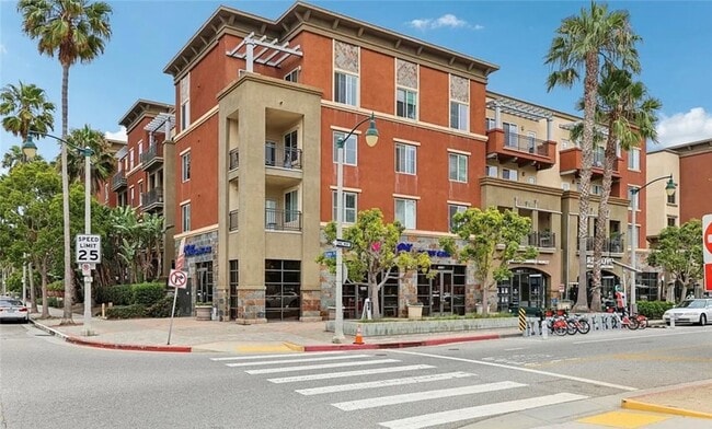 Building Photo - 6020 S Seabluff Dr