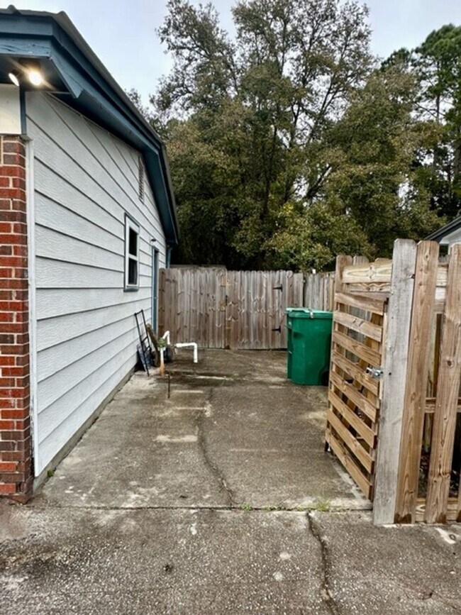 Foto del edificio - Cute 3 bedroom home for rent close to Hurl...