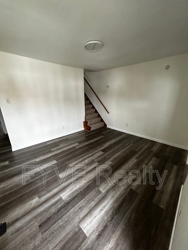 Building Photo - 17 E Sherman St