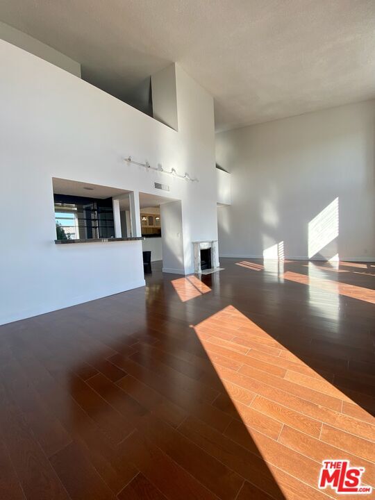 Building Photo - 2332 Fox Hills Dr