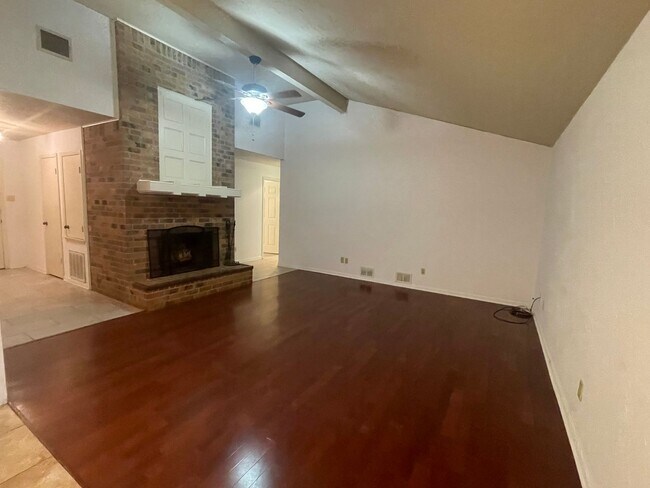 Foto del edificio - 920 Shumard Oak St