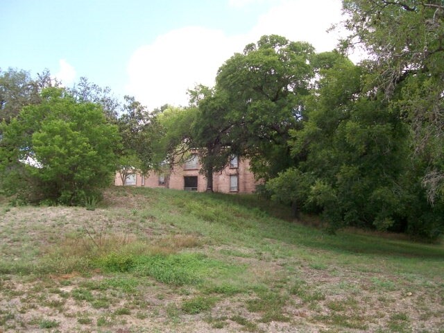 Building Photo - 124-126 W Hampton Dr