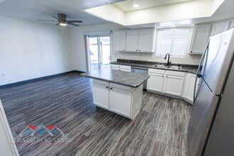 Building Photo - 2526 E Juanita Ave