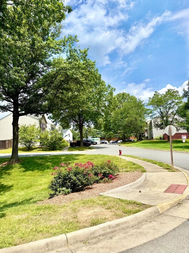 Foto del edificio - 6518 Morning Glen Ct