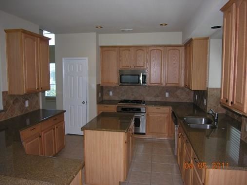 Foto del edificio - 5541 Crimson Oaks Dr