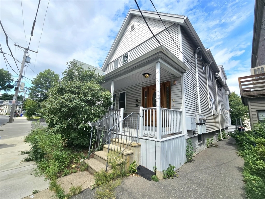Primary Photo - 26 Holden St