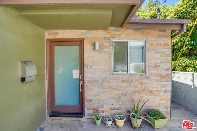 Building Photo - 2115 Hollyvista Ave