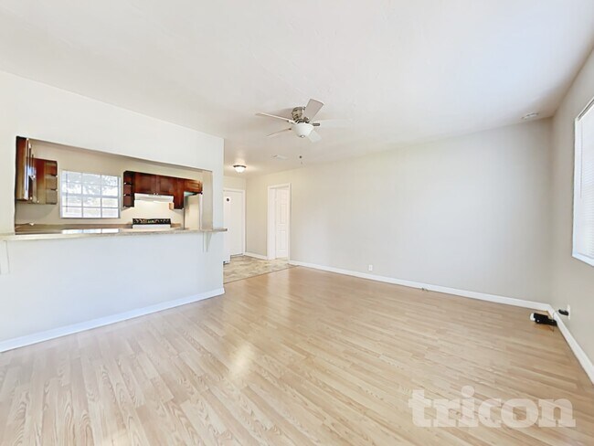 Foto del edificio - 2144 23rd Ave N