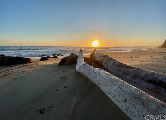 Foto del edificio - 2937 Padaro Ln