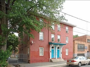 Building Photo - 40 Lawrence St