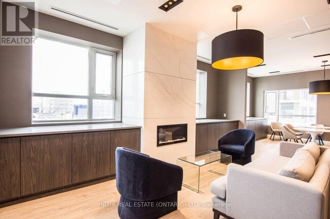 Photo du bâtiment - 58 Lakeside Ter