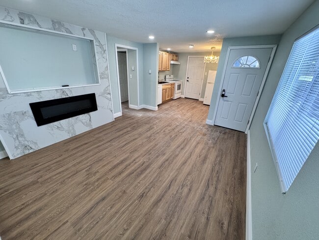 Building Photo - 800 S Westland Dr