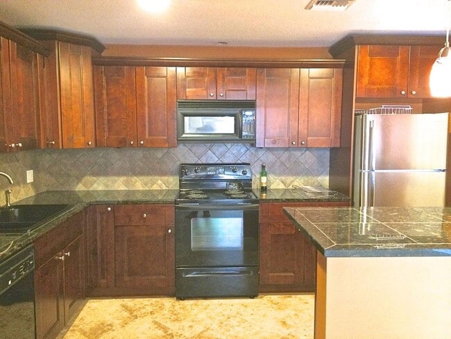 Building Photo - Cedar Wood Villas