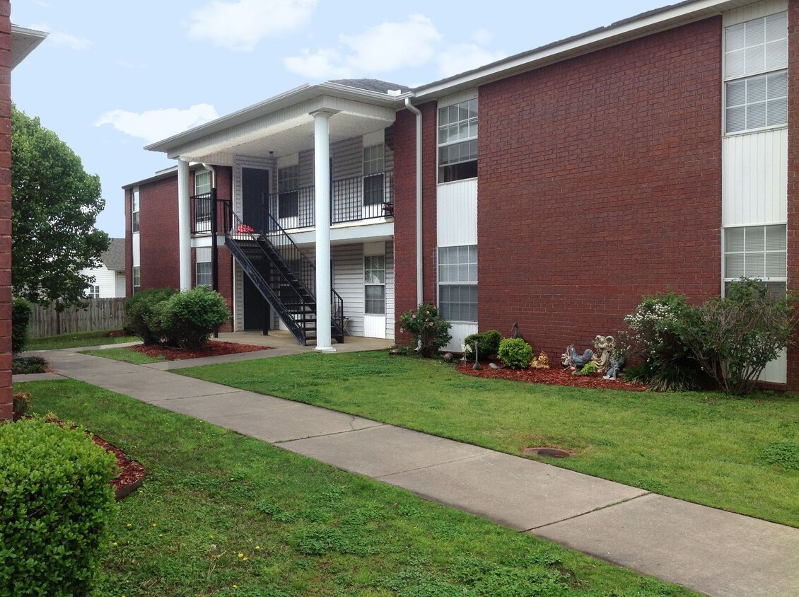 Primary Photo - Cedar Creek Apartments and Townhomes