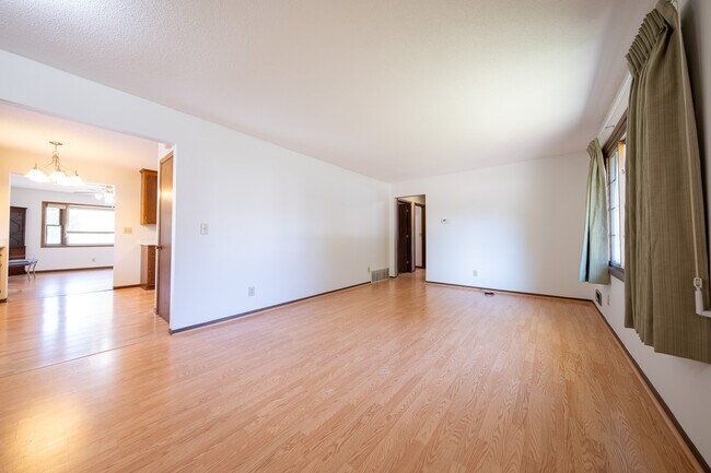 Foto del edificio - 14865 Damask Ave W