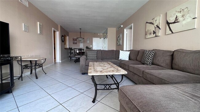 Building Photo - 5161 Collins Ave