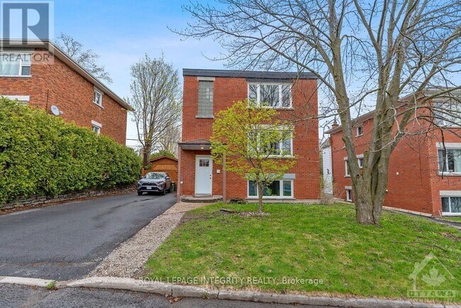 Building Photo - 143 Granville St