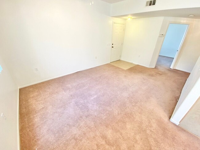 Building Photo - LOVELY 2 BEDROOM, 2 BATHROOM FIRST FLOOR C...