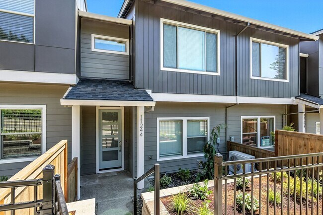 Foto del edificio - Brand New Townhome in Pleasant Valley Vill...