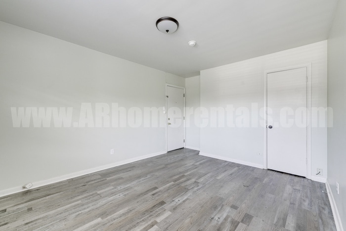Primary Photo - 115 N Taylor St