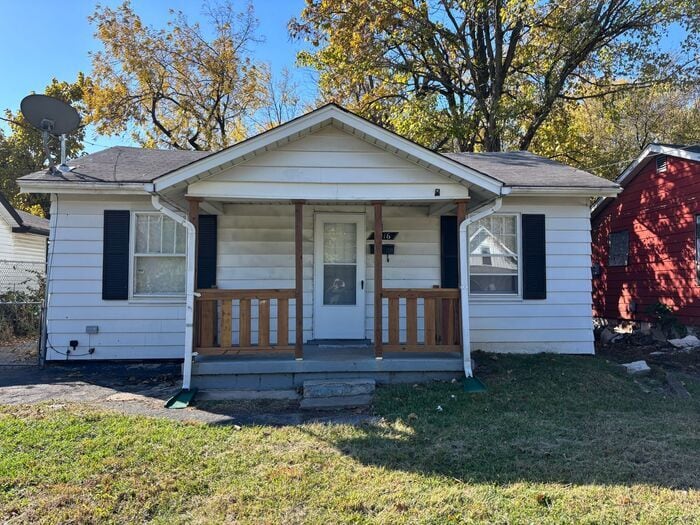 Foto principal - 3 Bedroom, 1 Bath Single Family Home