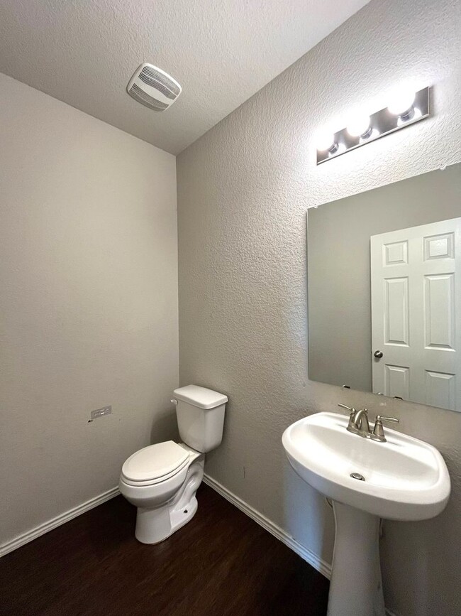 Building Photo - 10011 Raspberry Oak
