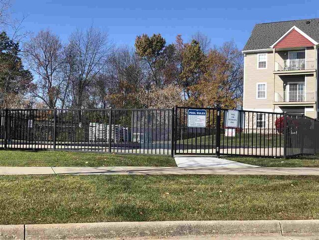 Foto del edificio - 15900 Silver Pkwy