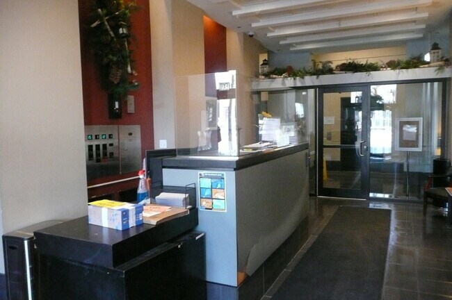 Foto del edificio - 1255 S State St