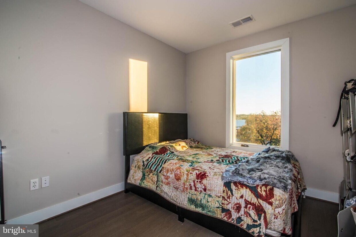 Photo - 1500 Pennsylvania Ave. SE (Washington, DC)