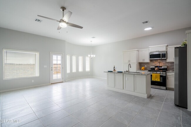 Building Photo - 720 Paseo Dulce Ave