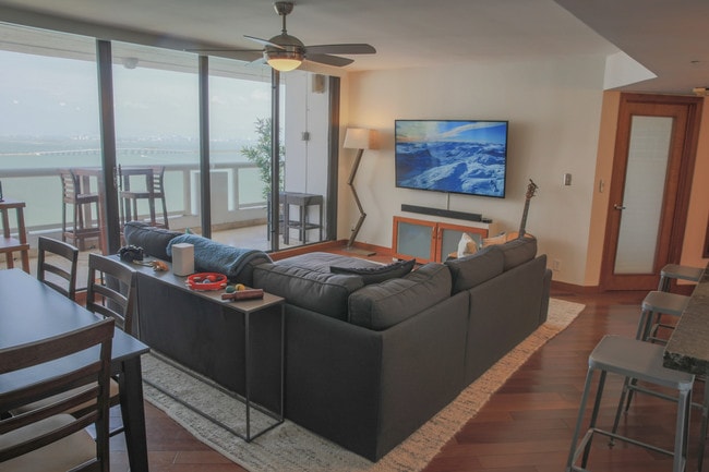 Foto del edificio - 1717 N Bayshore Dr