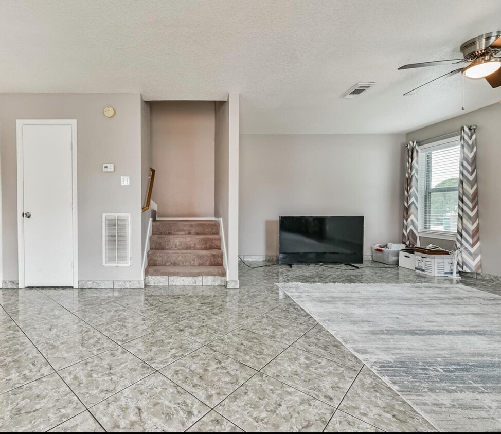Foto del edificio - 8830 Ledge St