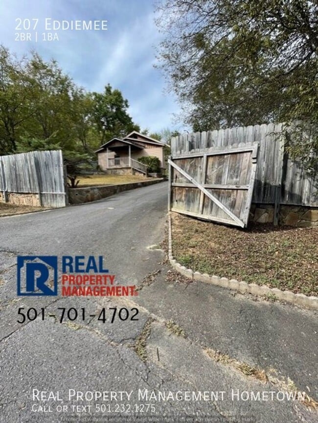 Building Photo - Unique home!!