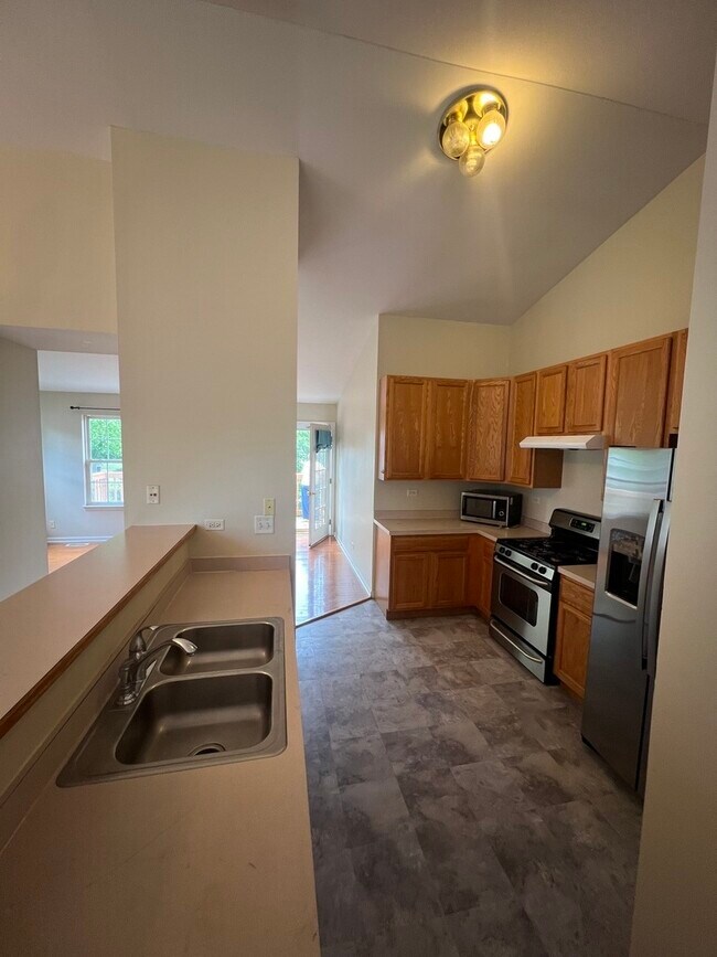 Building Photo - 927 Genesee Dr