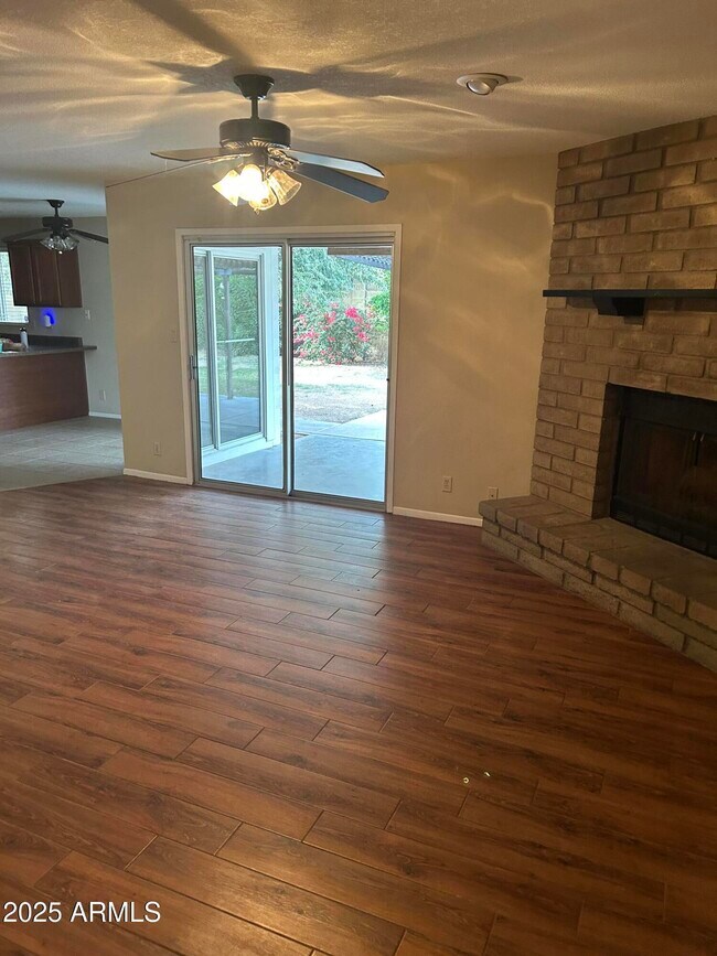 Foto del edificio - 6120 E Hobart St