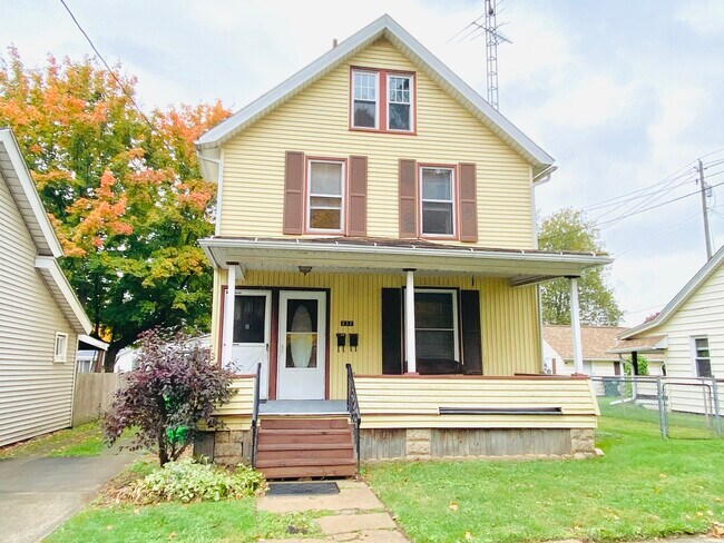 Building Photo - 837 Parkview St NE