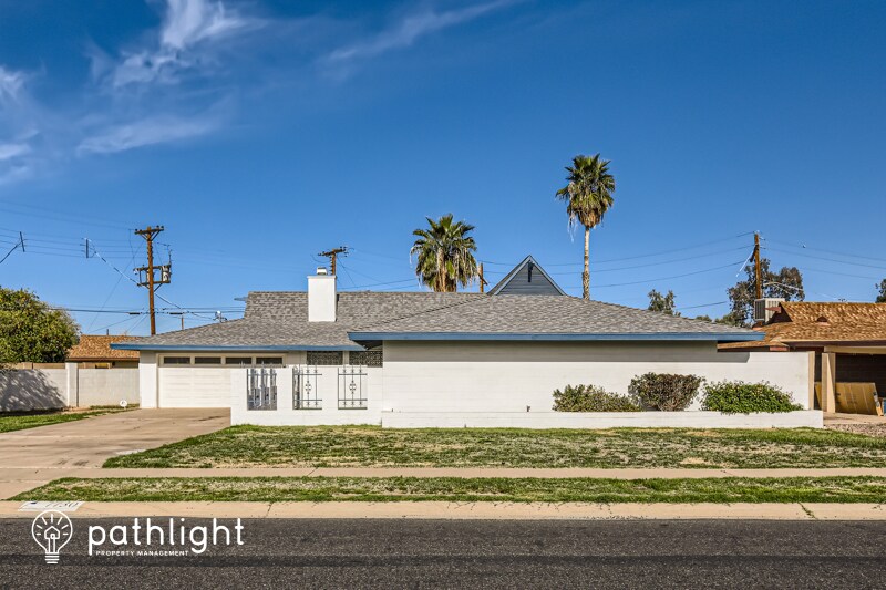 Primary Photo - 7730 N 33rd Dr, Phoenix, AZ, 85051
