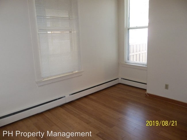 Building Photo - 1 br, 1 bath Apartment - 579 Laurel Avenue