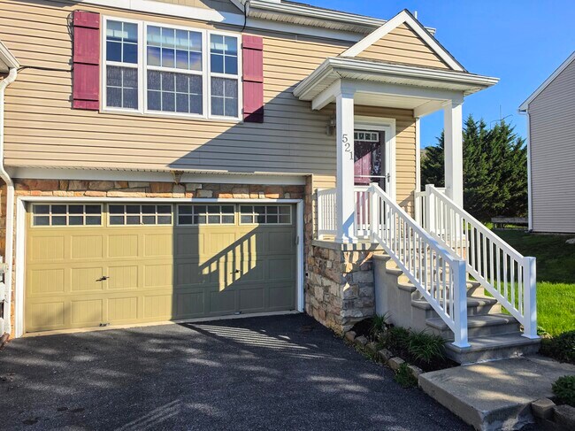 Building Photo - 521 Fox Ridge Ln