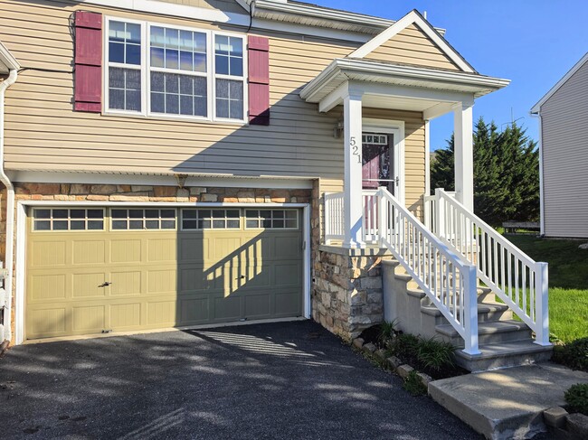 Foto del edificio - 521 Fox Ridge Ln