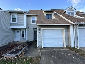 Building Photo - 792 Quesnel Dr