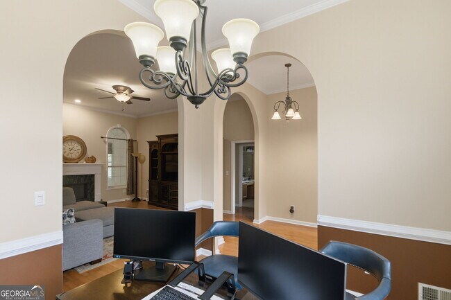 Foto del edificio - 4290 McClanes Ct