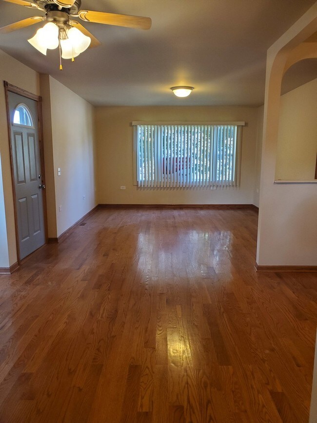 Foto del edificio - 14449 Springfield Ave