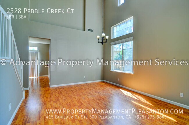 Building Photo - 5 Bedroom / 3 Bath right off of 580 and Gr...